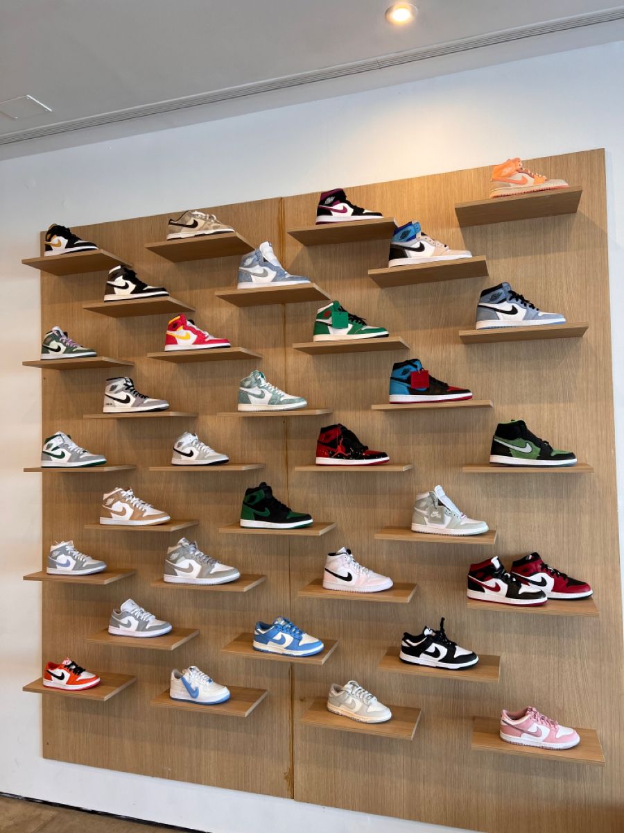 Floating Bench Storage